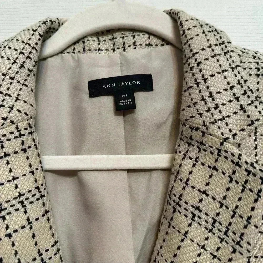Ann Taylor The Tailored Double Breasted Blazer in Tweed Size 12P black and cream - Picture 2 of 4